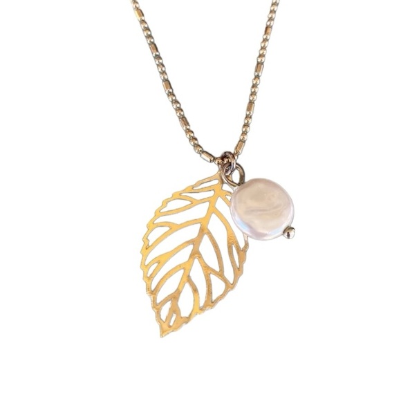 Forever 21 Gold-Tone Leaf Pearl Necklace - Picture 7 of 11